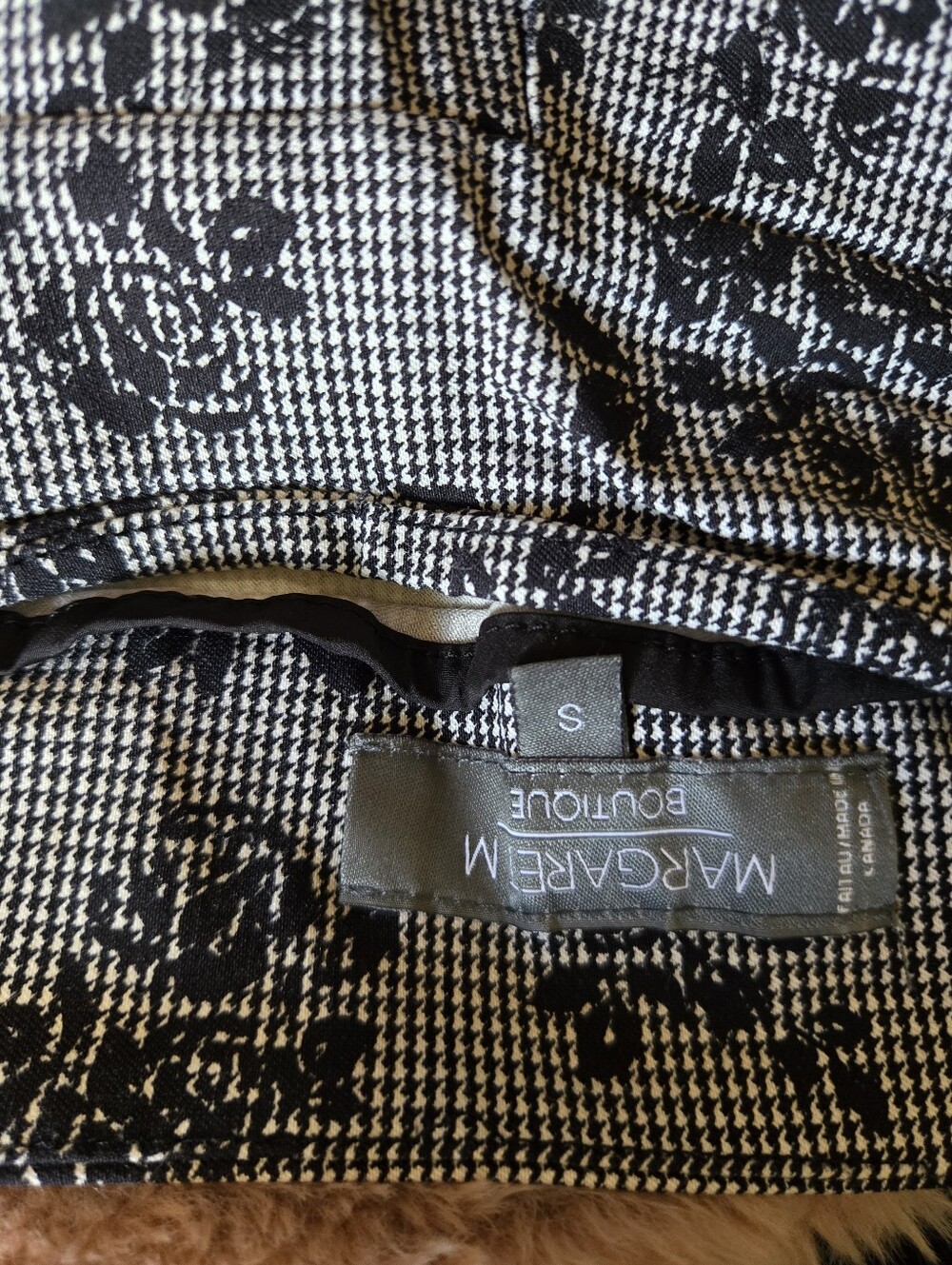 Margaret M pull On Slim Straight Leg Houndstooth And Roses Pants. Size Small.